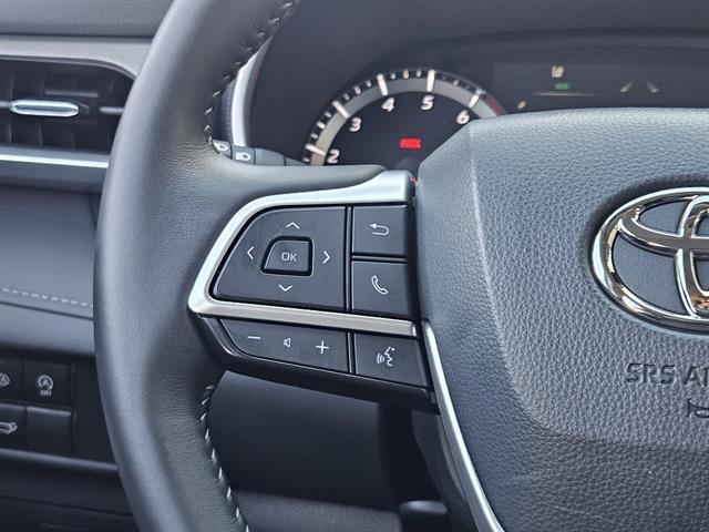 used 2025 Toyota Highlander car, priced at $42,498