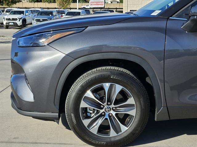 used 2025 Toyota Highlander car, priced at $42,498
