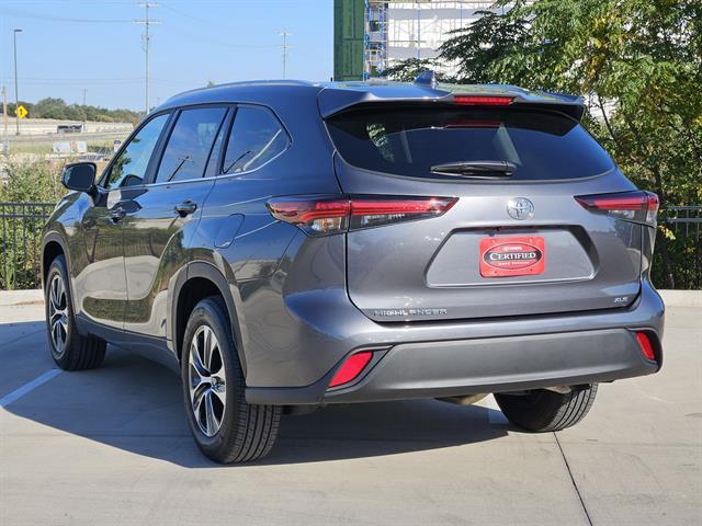 used 2025 Toyota Highlander car, priced at $42,498