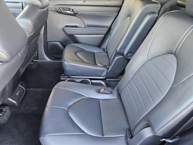 used 2025 Toyota Highlander car, priced at $42,498