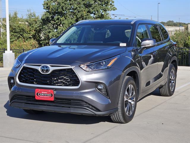 used 2025 Toyota Highlander car, priced at $42,498