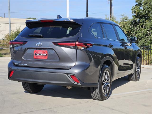 used 2025 Toyota Highlander car, priced at $42,498