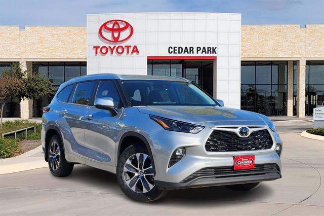 used 2023 Toyota Highlander car, priced at $39,299