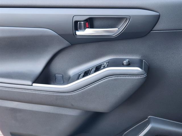 used 2023 Toyota Highlander car, priced at $39,299