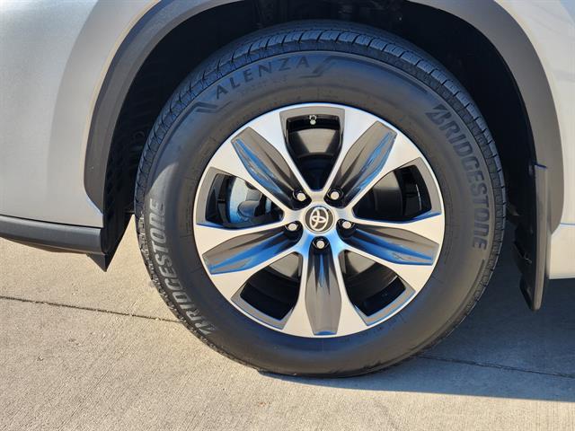 used 2023 Toyota Highlander car, priced at $39,299