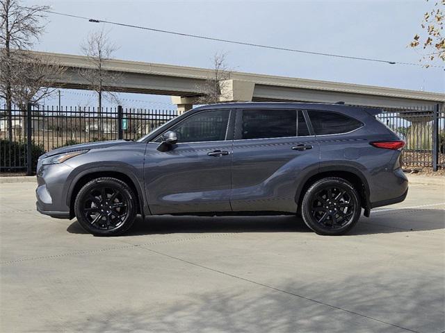 used 2023 Toyota Highlander car, priced at $33,991