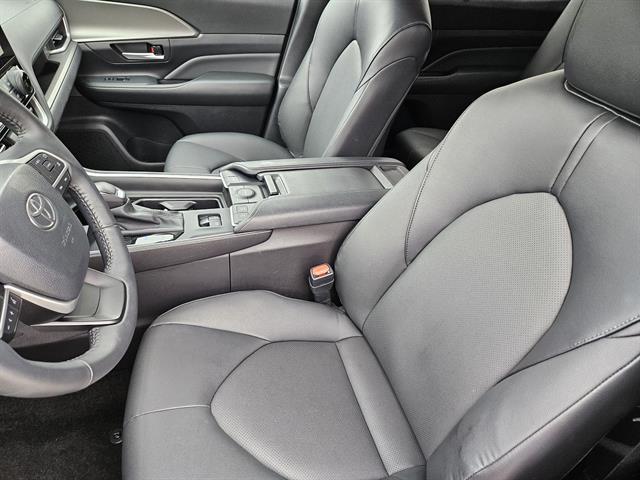 used 2025 Toyota Grand Highlander car, priced at $45,991