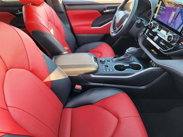 new 2025 Toyota Highlander car, priced at $52,615