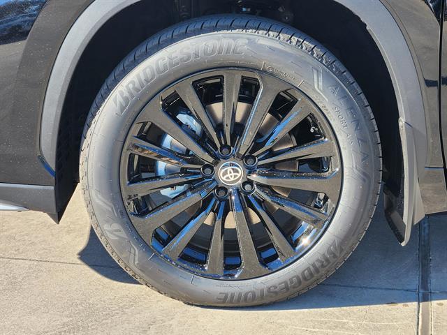 new 2025 Toyota Highlander car, priced at $52,615