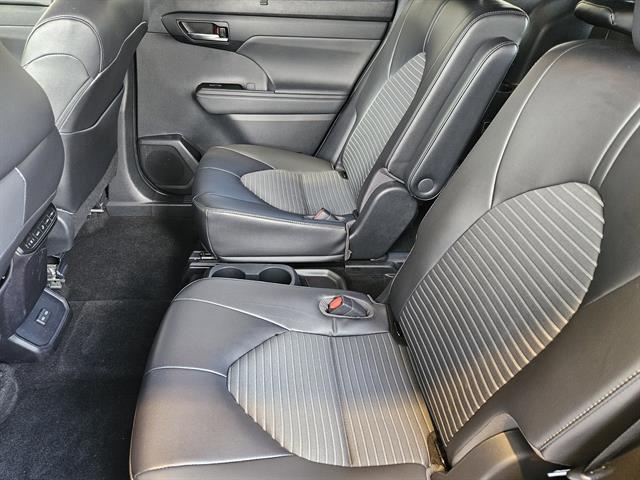 used 2023 Toyota Highlander car, priced at $38,999