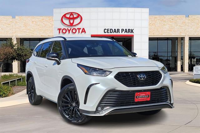 used 2023 Toyota Highlander car, priced at $38,999