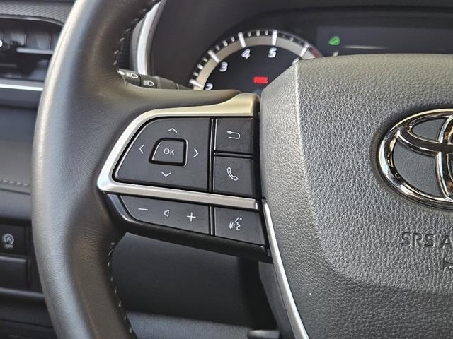used 2023 Toyota Highlander car, priced at $38,999