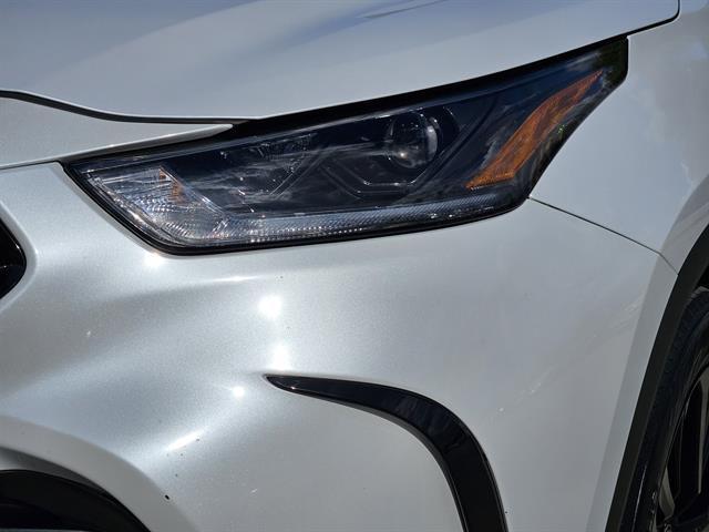 used 2023 Toyota Highlander car, priced at $38,999