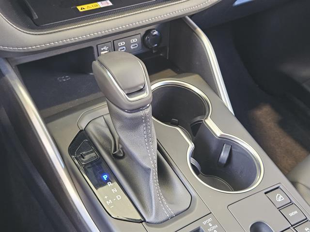 used 2023 Toyota Highlander car, priced at $38,999