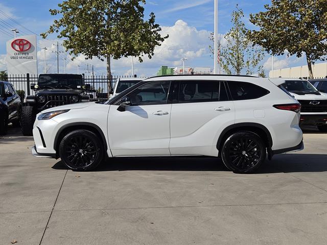 used 2023 Toyota Highlander car, priced at $38,999