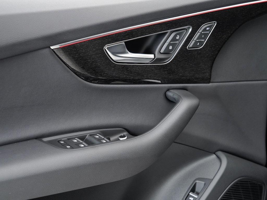 new 2025 Audi Q7 car