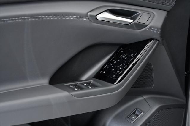 new 2025 Audi Q6 e-tron car, priced at $69,405