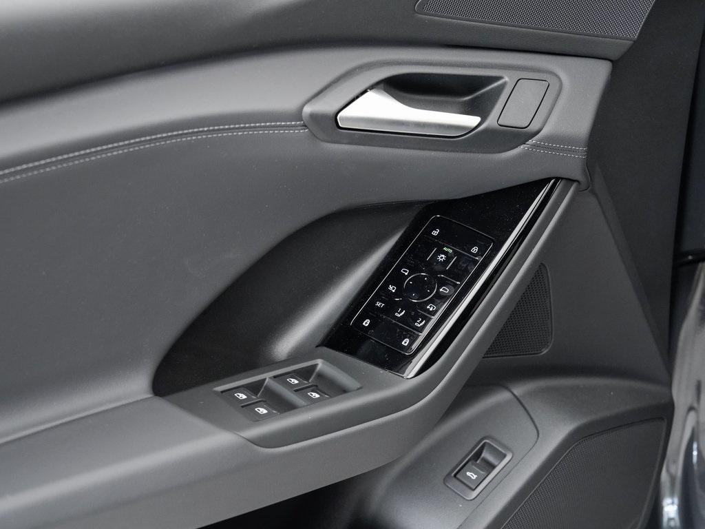 new 2025 Audi Q6 e-tron car, priced at $71,405