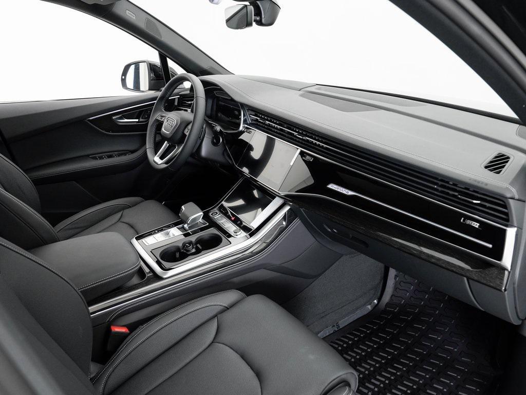 new 2025 Audi Q7 car, priced at $82,160