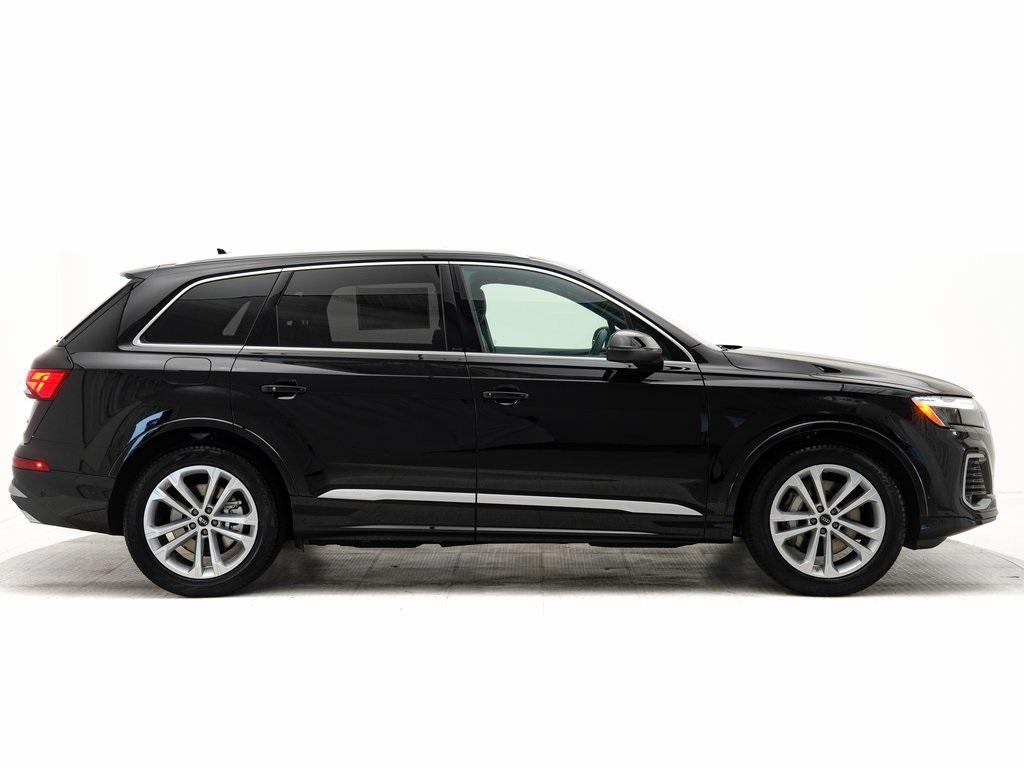 new 2025 Audi Q7 car, priced at $82,160