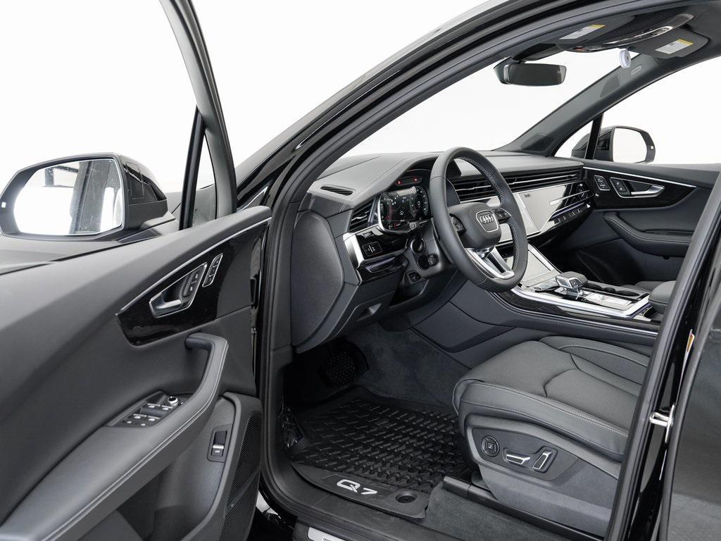 new 2025 Audi Q7 car, priced at $82,160
