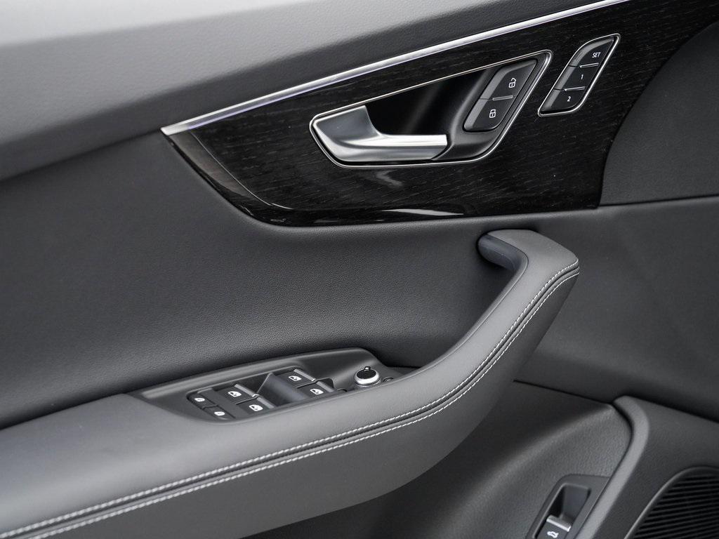 new 2025 Audi Q7 car, priced at $82,160
