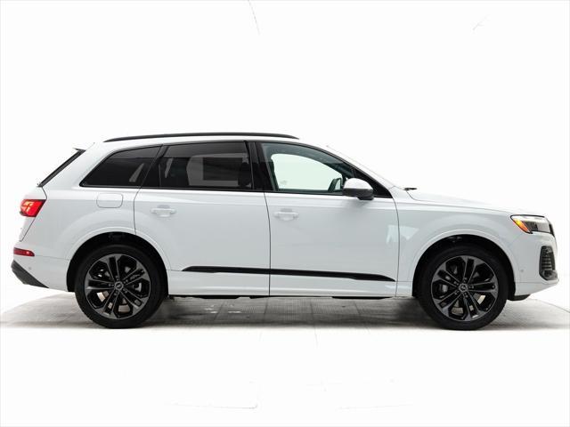 new 2025 Audi Q7 car, priced at $77,695