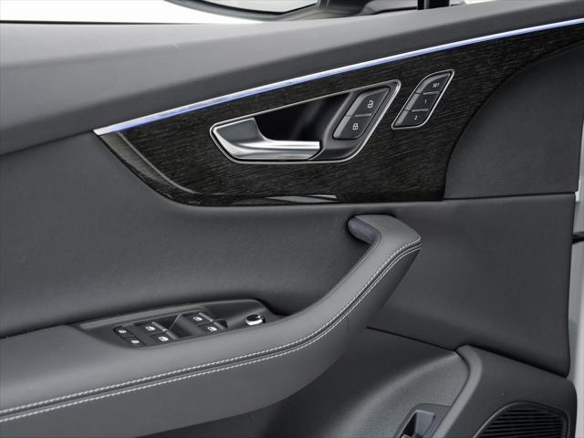 new 2025 Audi Q7 car, priced at $77,695