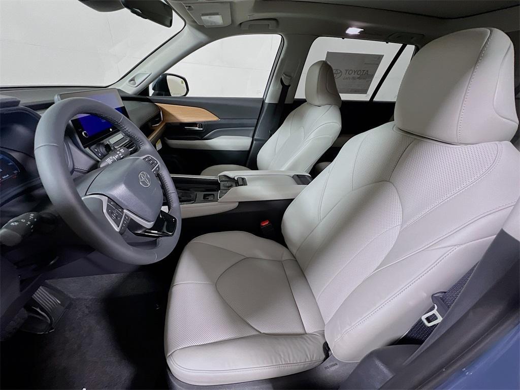 new 2025 Toyota Grand Highlander car