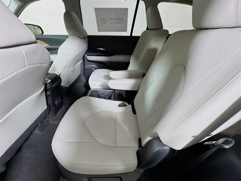 new 2025 Toyota Grand Highlander car