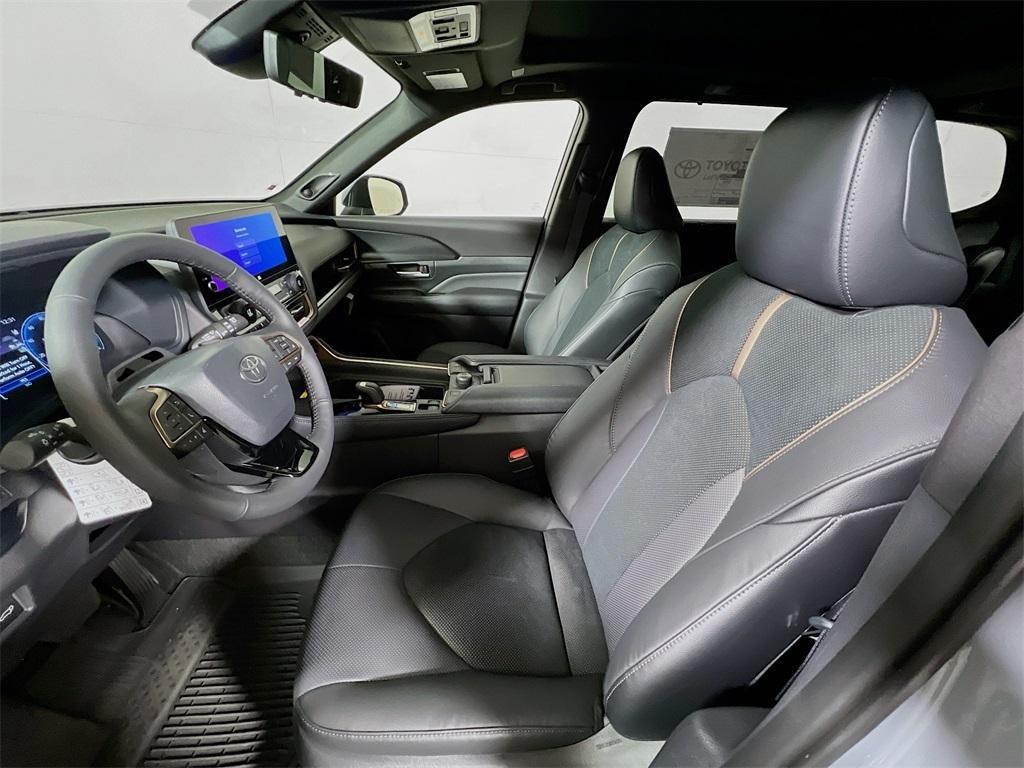 new 2025 Toyota Grand Highlander Hybrid car