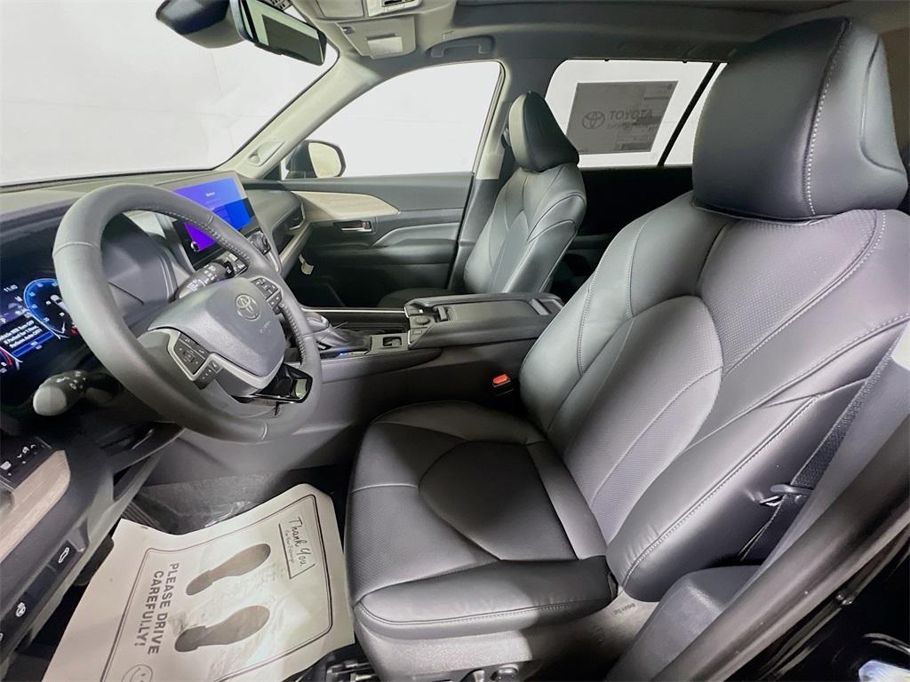 new 2025 Toyota Grand Highlander car