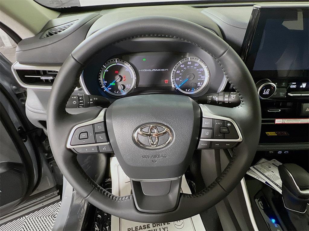 new 2025 Toyota Highlander Hybrid car