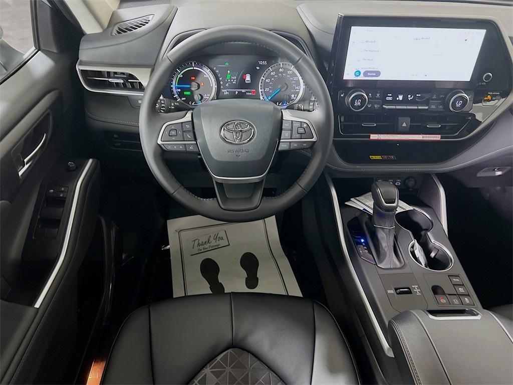 new 2025 Toyota Highlander Hybrid car