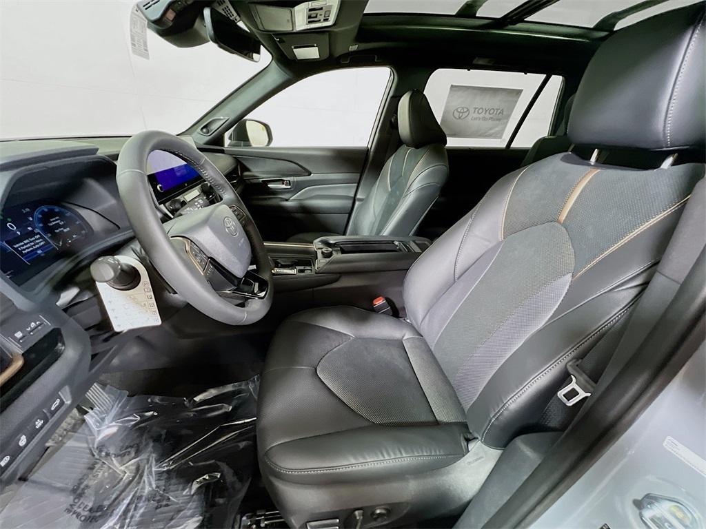 new 2026 Toyota Highlander Hybrid car, priced at $64,455