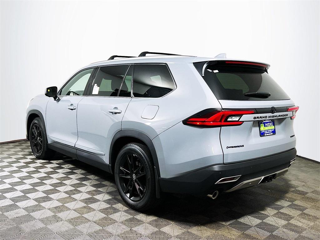 new 2026 Toyota Highlander Hybrid car, priced at $64,455