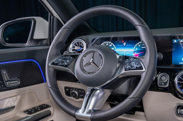 new 2025 Mercedes-Benz GLA 250 car, priced at $45,845