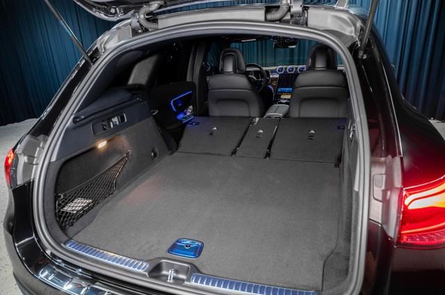 new 2025 Mercedes-Benz GLC 300 car, priced at $61,595