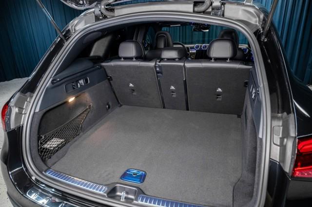 new 2025 Mercedes-Benz GLC 300 car, priced at $61,595
