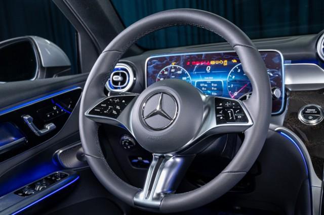new 2025 Mercedes-Benz GLC 300 car, priced at $61,025