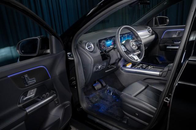 new 2025 Mercedes-Benz GLA 250 car, priced at $44,620