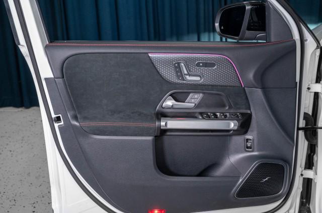 new 2025 Mercedes-Benz GLB 250 car