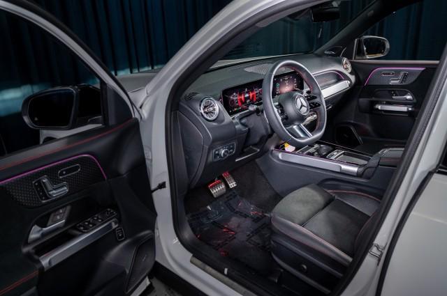 new 2025 Mercedes-Benz GLB 250 car
