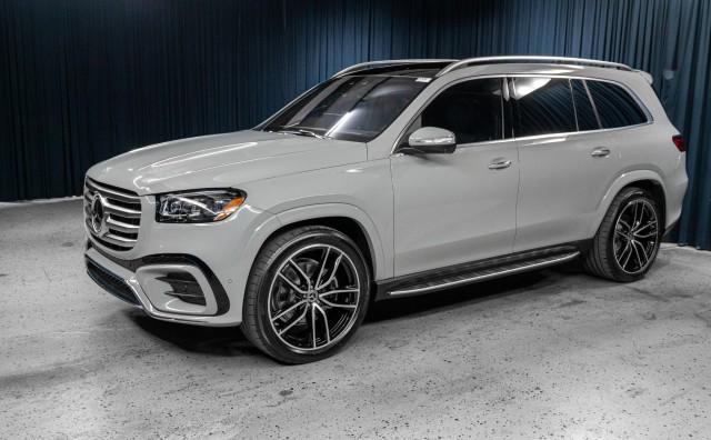 new 2025 Mercedes-Benz GLS 580 car, priced at $126,460