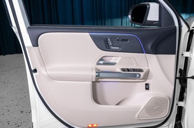 new 2025 Mercedes-Benz GLB 250 car, priced at $48,920