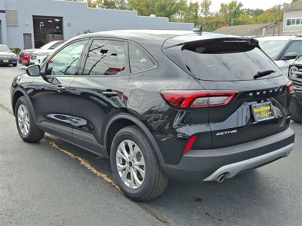 new 2025 Ford Escape car, priced at $33,380