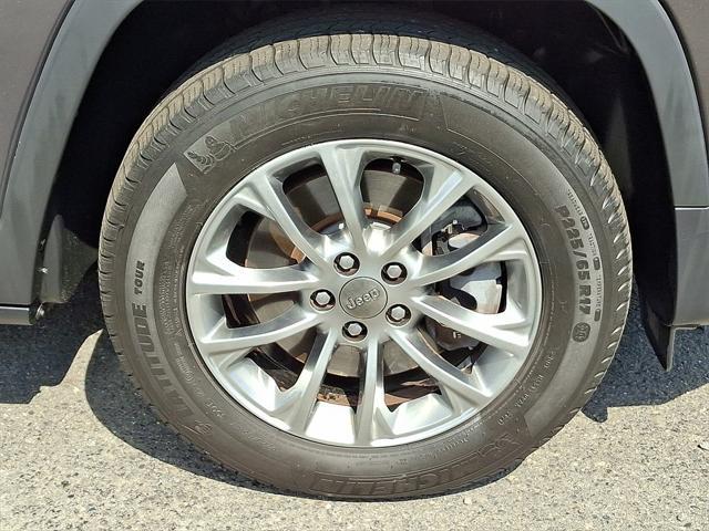 used 2019 Jeep Cherokee car, priced at $14,250