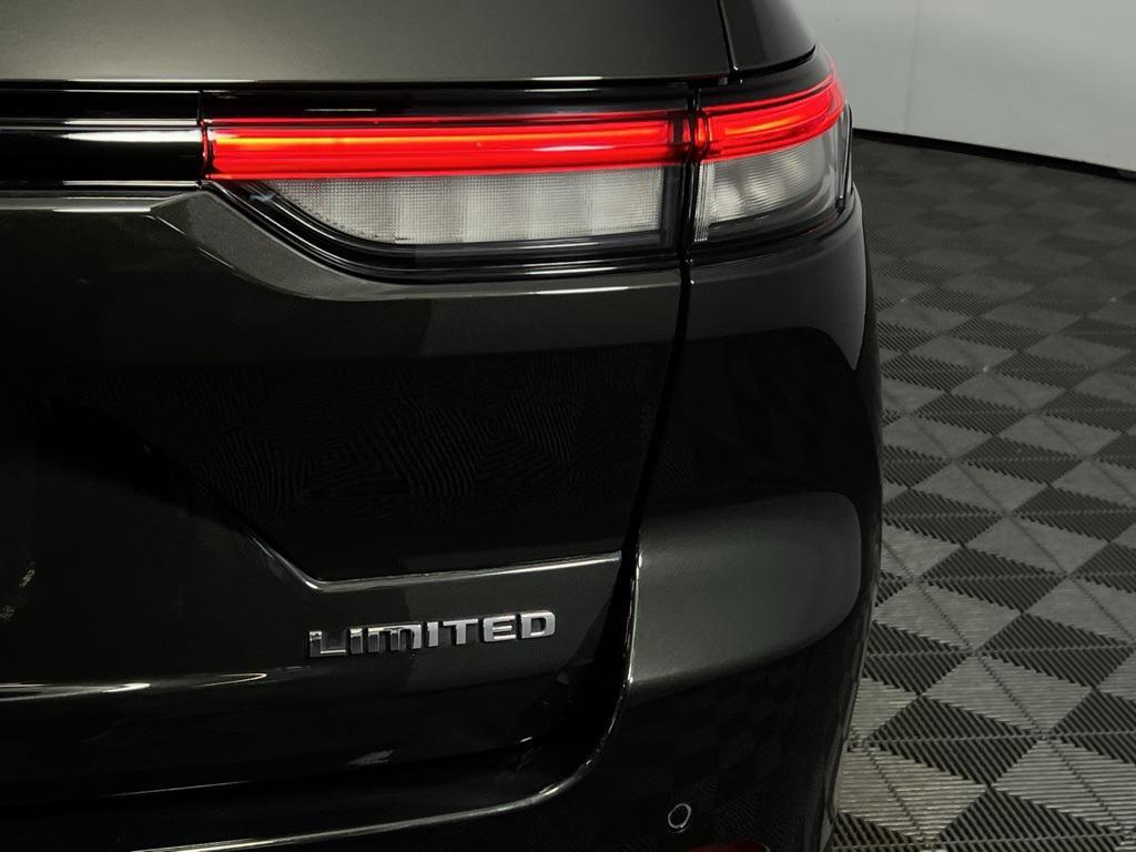 used 2024 Jeep Grand Cherokee car, priced at $33,373