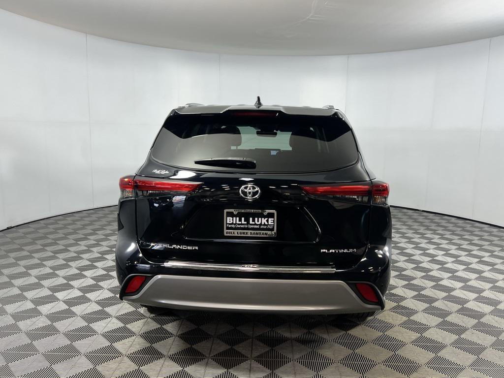 used 2022 Toyota Highlander car, priced at $32,173