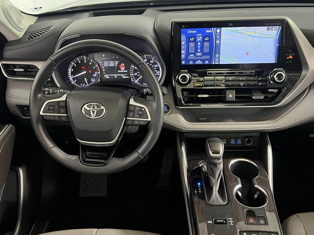 used 2022 Toyota Highlander car, priced at $32,173